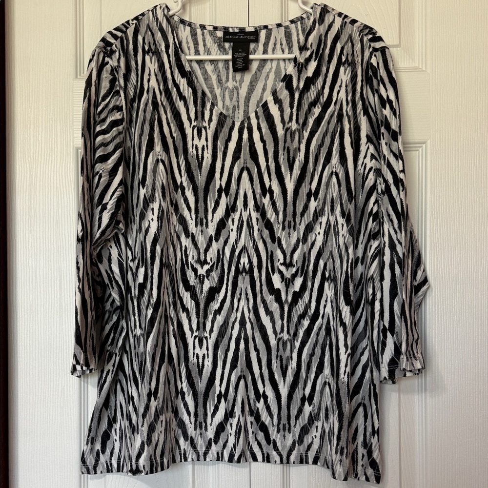 Alfred Dunner Black & White V-Neck Patterned Women's Top Sz 1x